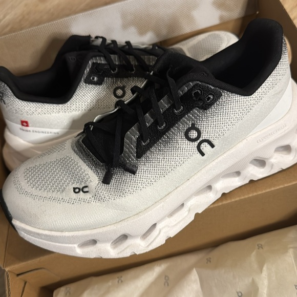 On cloud sneakers - Picture 3 of 5